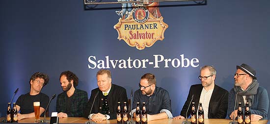 Pressekonferenz am 06.03.2020 mit Paulaner Chef Andreas Steinfatt (3.v.l.) : die Salvatorprobe 2020 soll abgesagt werden (©Foto: Martin Schmitz)
